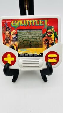 1988 Gauntlet Handheld Console System Tiger Electronics Vintage Tested Works
